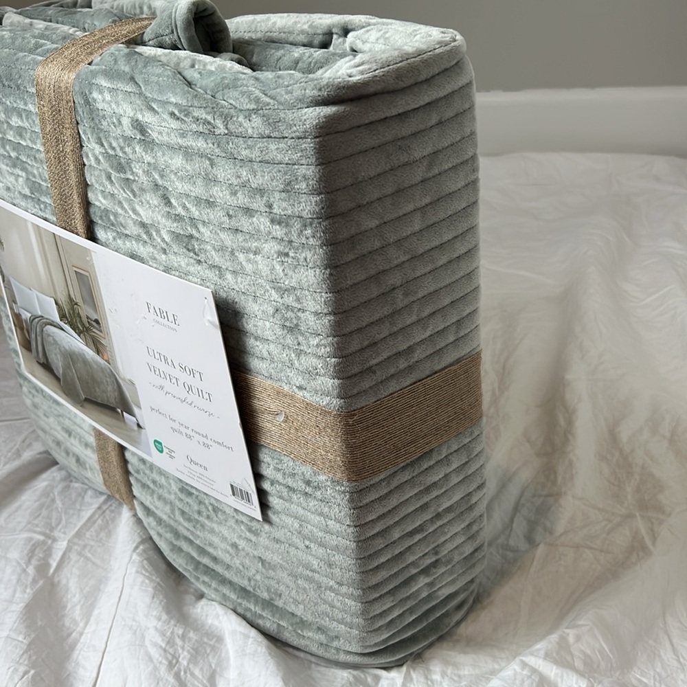 Fable Collection Ultra Soft Velvet Quilt Queen Bed Coverlet Smokey Jade NEW NWT - Picture 8 of 14